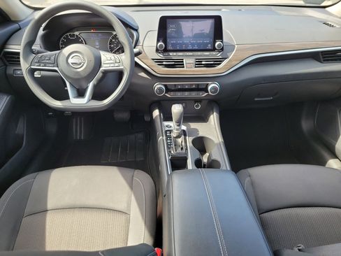 Used 2025 Nissan Altima 2.5 SV FWD image 15