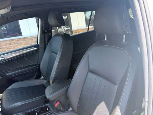 Used 2023 Volkswagen Tiguan SE R-Line FWD image 3