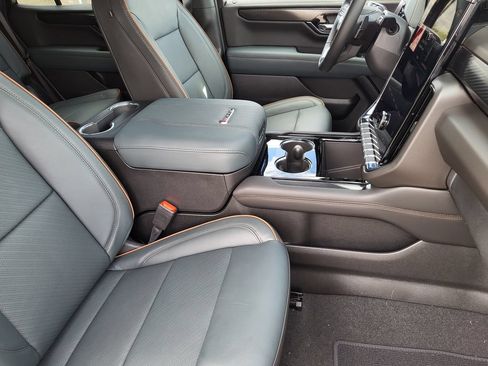 New 2026 GMC Yukon AT4 w/ AT4 Premium Package AWD/4WD image 8