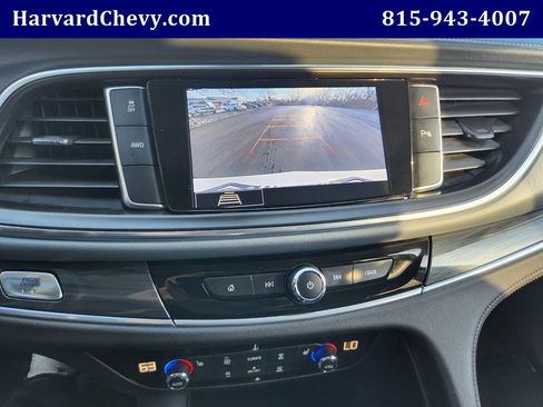 Used 2021 Buick Enclave Essence image 9