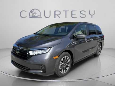 Used 2024 Honda Odyssey EX-L image 2