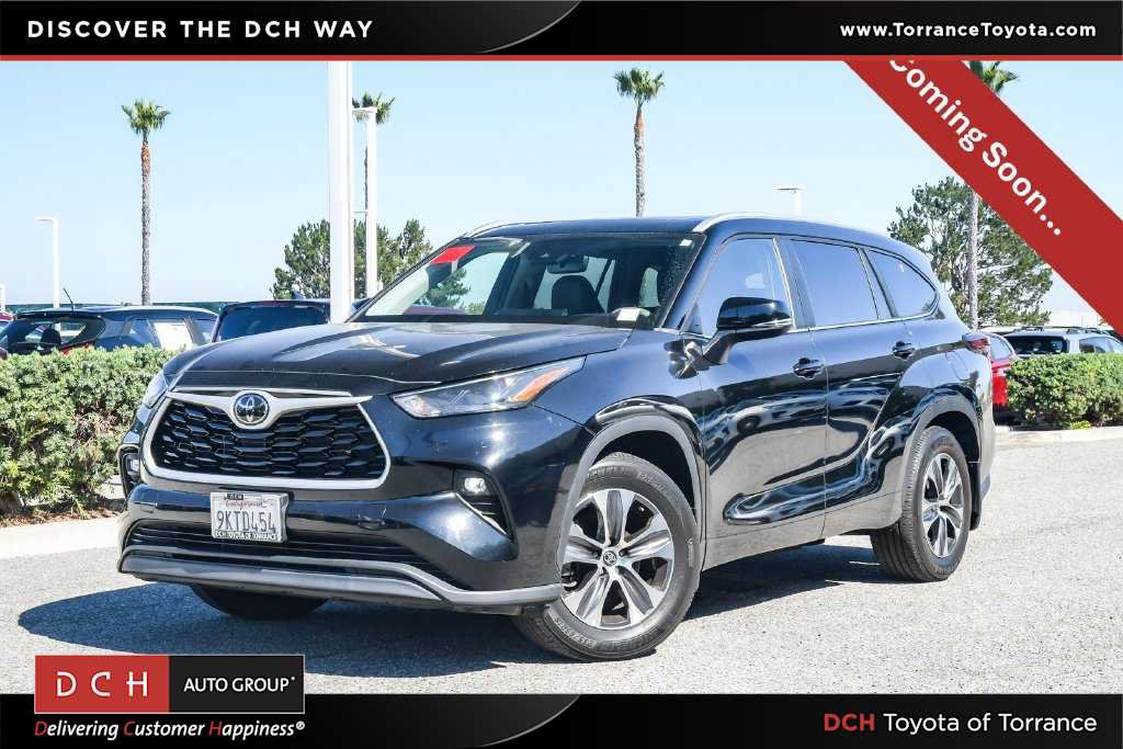 Used 2024 Toyota Highlander XLE FWD image 1