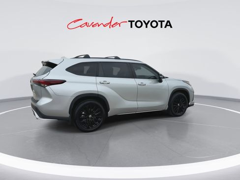Certified 2025 Toyota Highlander XSE AWD/4WD image 8