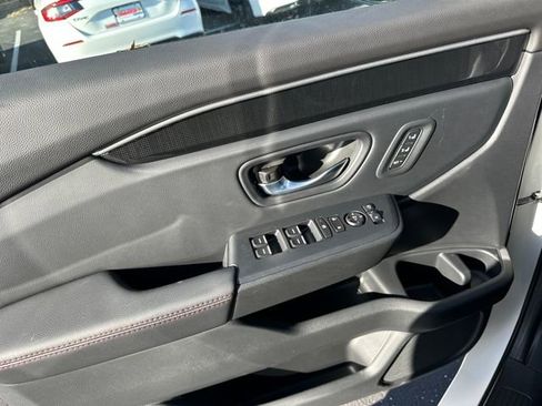 New 2025 Honda Pilot Black Edition image 10