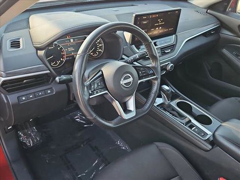 Used 2024 Nissan Altima 2.5 SV w/ SV Premium Package image 10