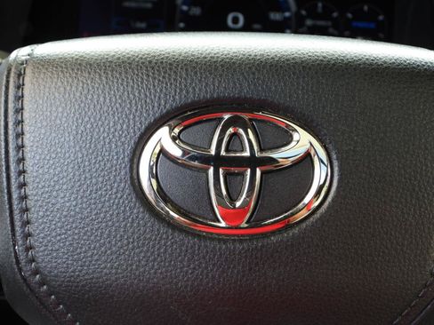 Used 2023 Toyota Sequoia Capstone AWD/4WD image 93