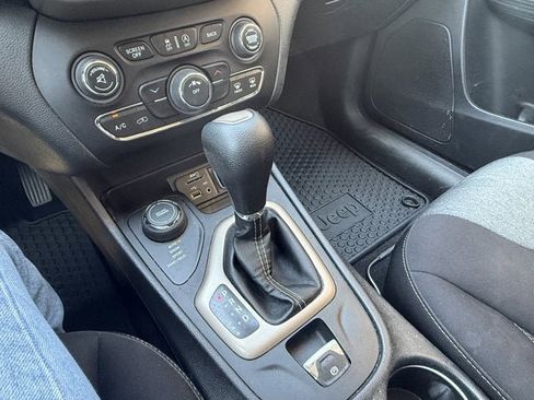 Used 2016 Jeep Cherokee Sport w/ Cold Weather Group AWD/4WD image 24
