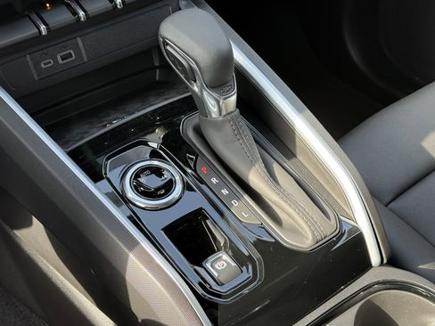 New 2025 Chevrolet Colorado LT w/ LT Convenience Package image 16