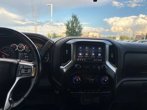 Used 2022 Chevrolet Silverado 1500 LT AWD/4WD image 31