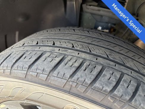 Certified 2023 Volkswagen Taos S FWD image 28