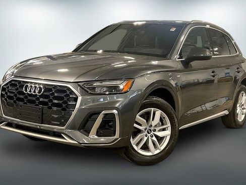 Used 2022 Audi Q5 2.0T Premium w/ Convenience Package AWD/4WD image 2
