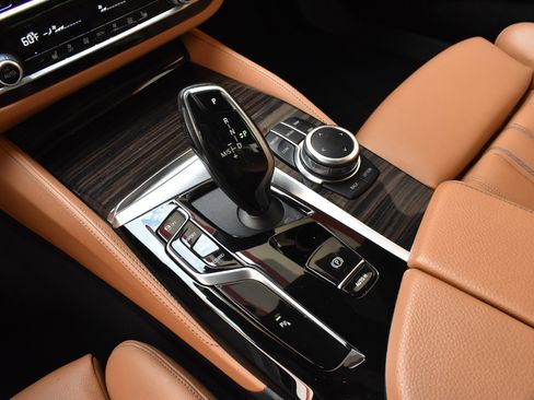 Used 2022 BMW 530i xDrive w/ M Sport Package image 38