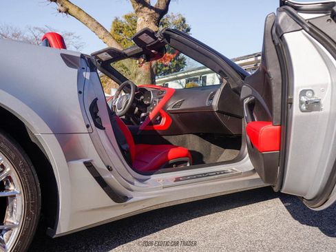 Used 2015 Chevrolet Corvette Z06 w/ 3LZ Preferred Equipment Group image 37