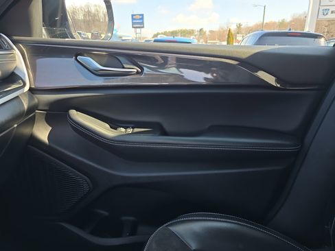 Used 2023 Jeep Grand Cherokee Altitude image 24