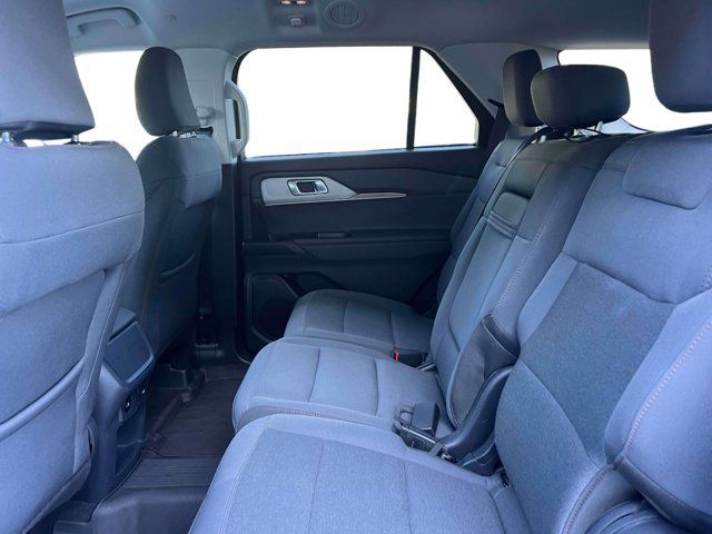 Used 2026 Ford Explorer Active AWD/4WD image 16