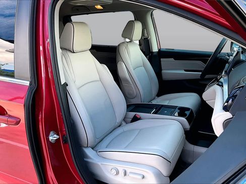Used 2026 Honda Odyssey Touring image 9