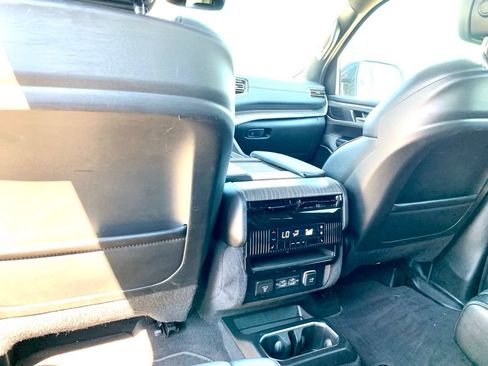 Used 2024 Jeep Wagoneer Series III AWD/4WD image 15