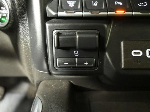 Used 2022 GMC Sierra 2500 Denali w/ Denali Black Diamond Edition AWD/4WD image 33