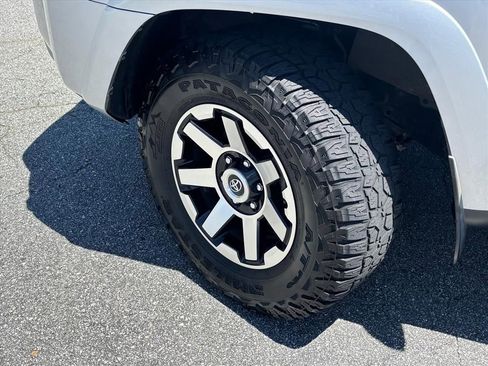Used 2018 Toyota 4Runner TRD Off-Road AWD/4WD image 27