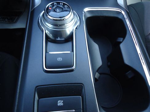 Used 2019 Ford Fusion SE FWD image 20