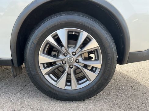 Used 2017 Nissan Murano SV image 16