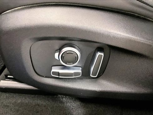 Used 2020 Jaguar F-PACE SVR image 33