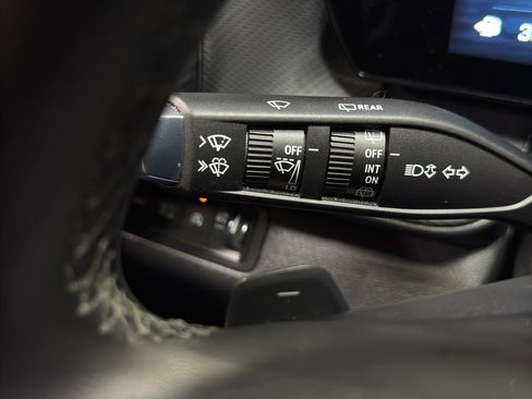 Used 2025 Chevrolet Equinox LT w/ Convenience Package II image 22