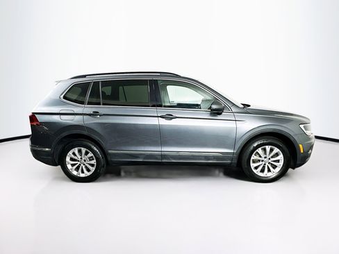 Used 2018 Volkswagen Tiguan SE w/ Panoramic Sunroof Package image 10