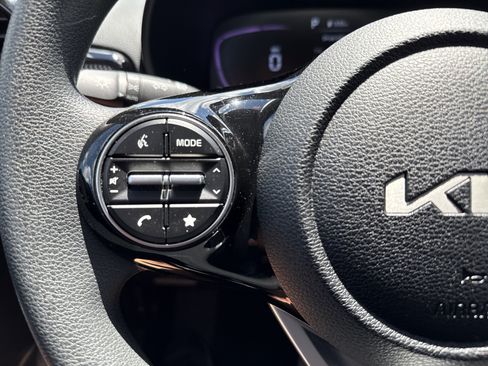 Certified 2025 Kia Soul S FWD image 18