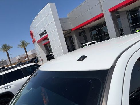 Used 2018 RAM 2500 Tradesman w/ Chrome Appearance Group AWD/4WD image 8
