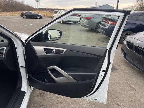 Used 2015 Hyundai Veloster image 14