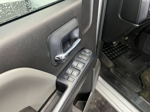 Used 2018 Chevrolet Silverado 1500 Custom w/ Custom Value Package AWD/4WD image 11