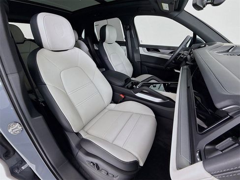 New 2026 Porsche Cayenne image 31