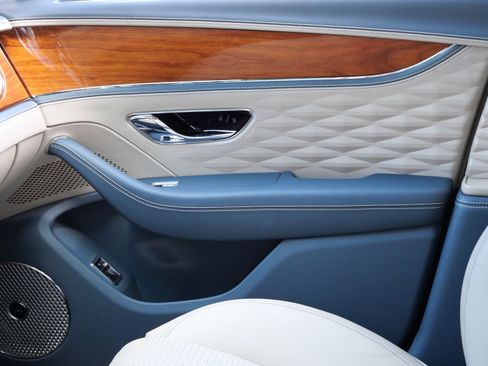 Used 2021 Bentley Flying Spur W12 image 16