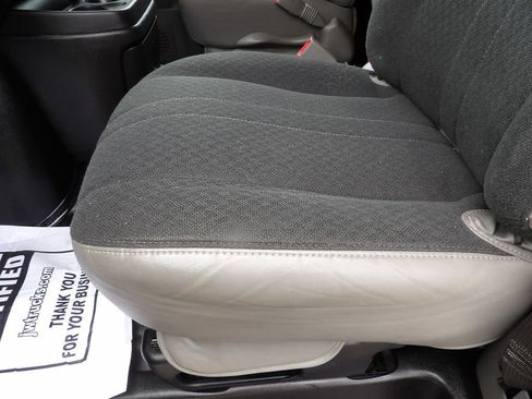 Used 2022 Chevrolet Express 2500 w/ Driver Convenience Package image 18