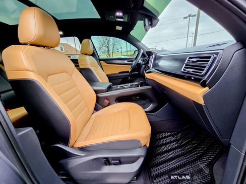 Used 2024 Volkswagen Atlas Cross Sport SEL R-Line image 31