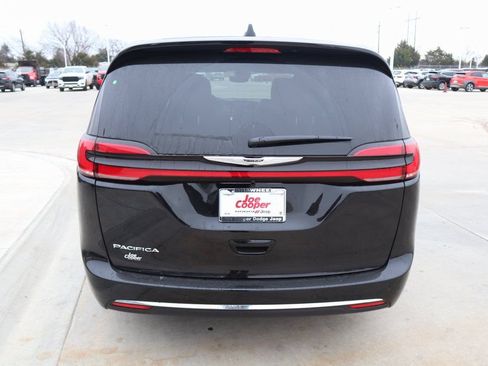 New 2026 Chrysler Pacifica Select FWD image 22