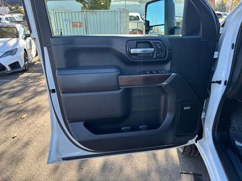 Used 2020 GMC Sierra 2500 SLT w/ Technology Package image 11