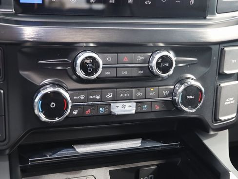 Used 2025 Ford F450 Lariat image 39