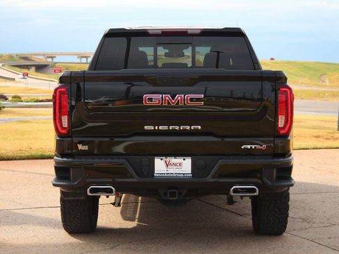Used 2024 GMC Sierra 1500 AT4 w/ AT4 Premium Package AWD/4WD image 10