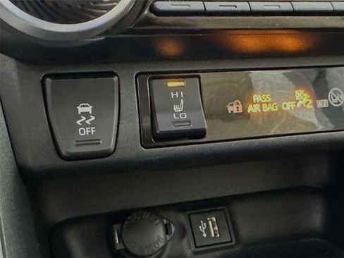 Used 2023 Toyota RAV4 XLE Premium image 32