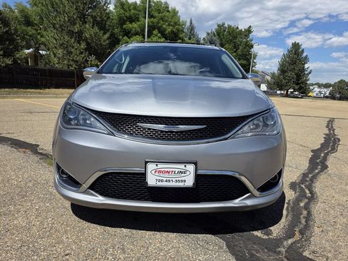 Used 2018 Chrysler Pacifica Limited FWD image 11