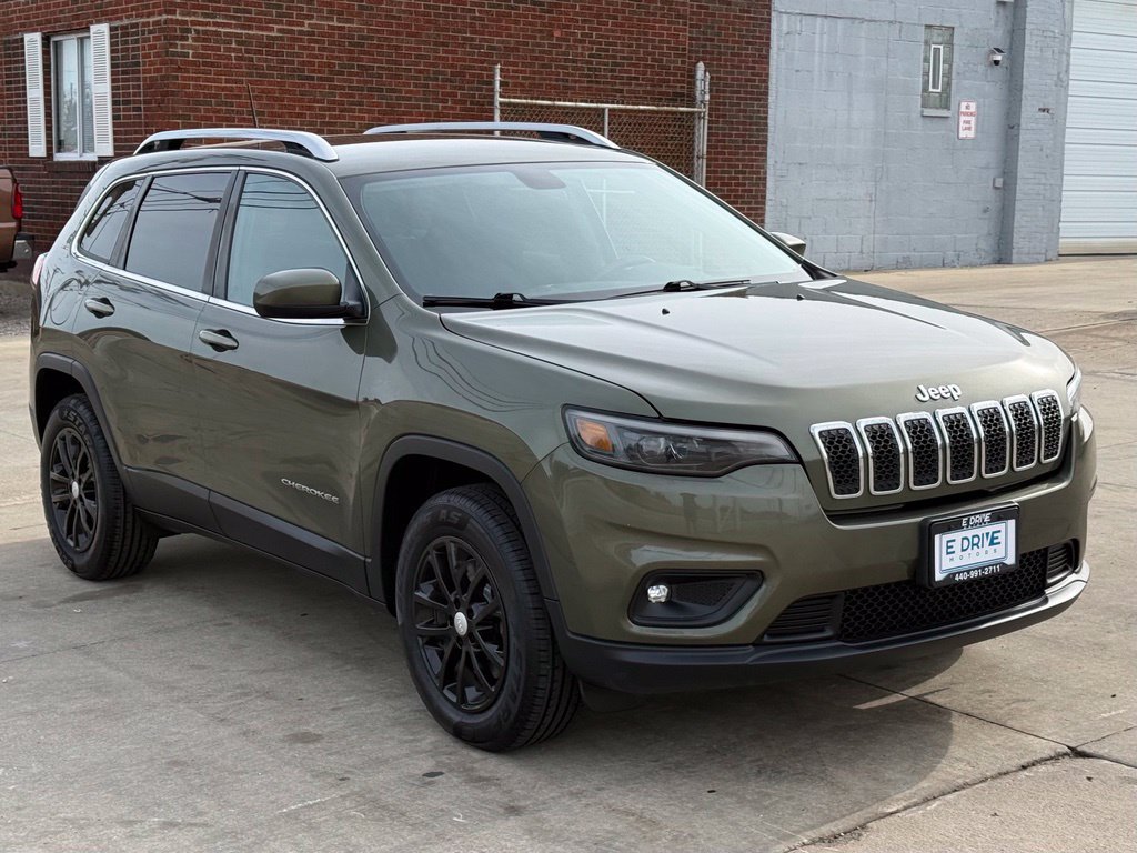 Used 2019 Jeep Cherokee Latitude w/ Cold Weather Group AWD/4WD image 4