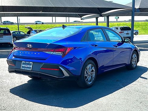 Used 2024 Hyundai Elantra SEL FWD image 8