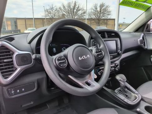 Used 2025 Kia Soul LX FWD image 30
