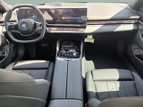 New 2026 BMW i5 eDrive40 w/ Premium Package RWD image 7