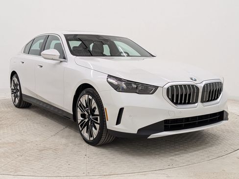 New 2026 BMW 530i RWD image 7