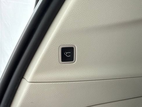 Used 2024 Chrysler Pacifica Limited FWD image 13