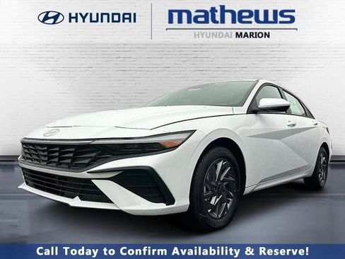 Used 2025 Hyundai Elantra Blue image 1