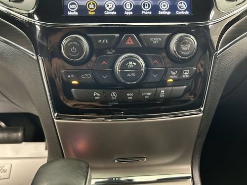 Used 2021 Jeep Grand Cherokee Limited AWD/4WD image 17